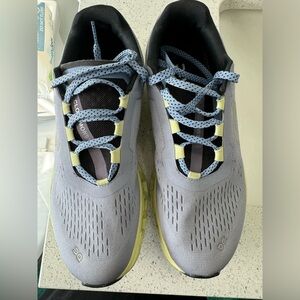 On Cloudmonster Running Shoes Size 9